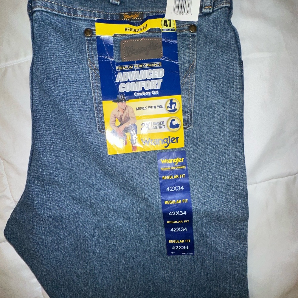 Wrangler Men's Blue Jeans - Regular Fit 42X34
